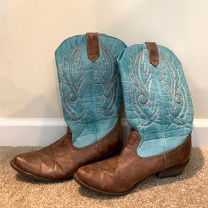 Women’s turquoise cowgirl boots